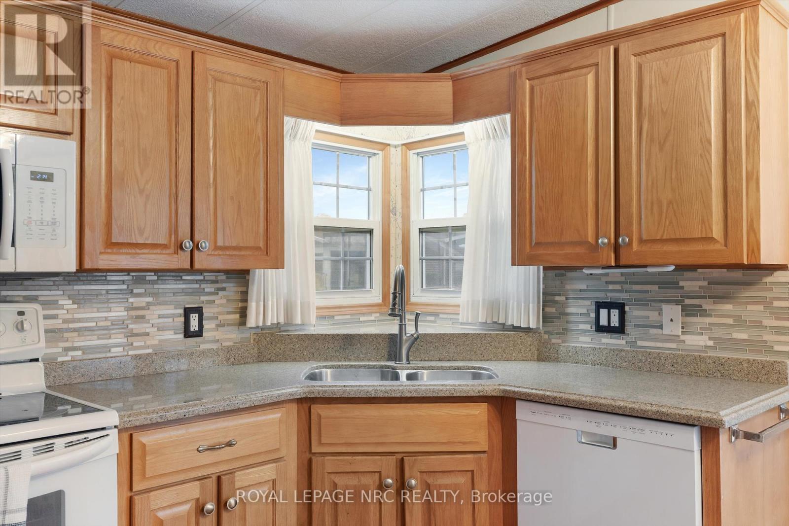 248 - 3033 Townline Road, Fort Erie (327 - Black Creek), Ontario  L0S 1S1 - Photo 14 - X11890782