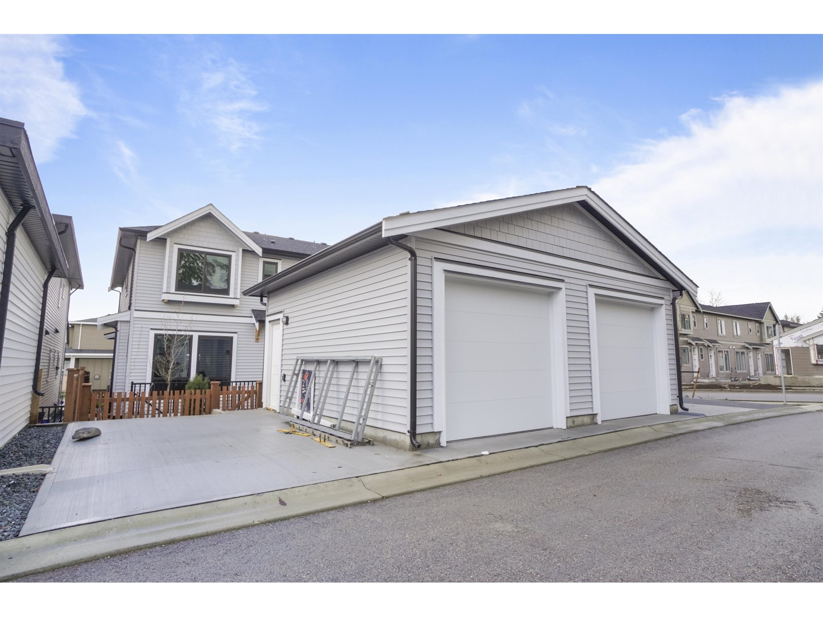 Property at 20488 75 AVENUE image 2