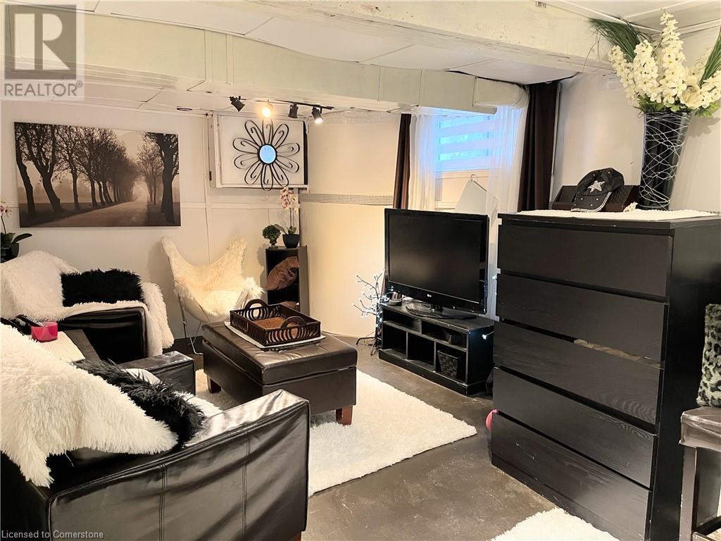 28 Dane Street, Kitchener, Ontario  N2H 3H7 - Photo 2 - 40684955