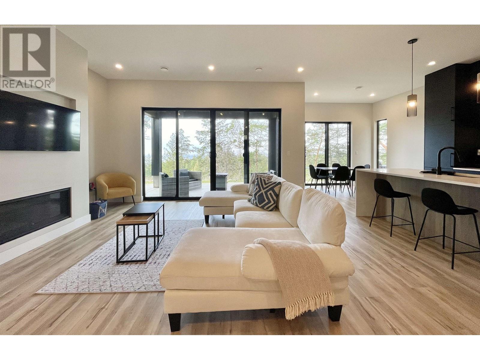 Property at 11122 SUNSHINE COAST HIGHWAY image 3