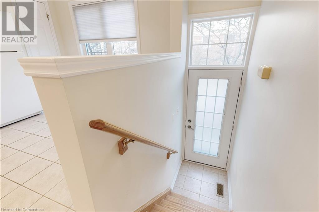 682 Summers CommonBurlington, Ontario  L7L 1A1 - Photo 3 - 40685034