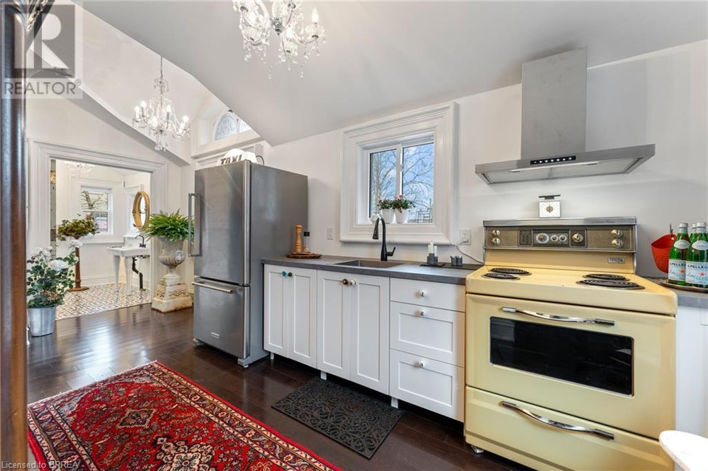 53 Charlotte Street, Brantford, Ontario  N3T 2W6 - Photo 19 - 40684268