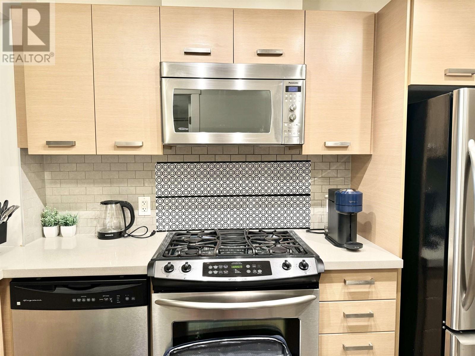 Listing Picture 24 of 28 : 612 8033 SABA ROAD, Richmond / 烈治文 - 魯藝地產 Yvonne Lu Group - MLS Medallion Club Member