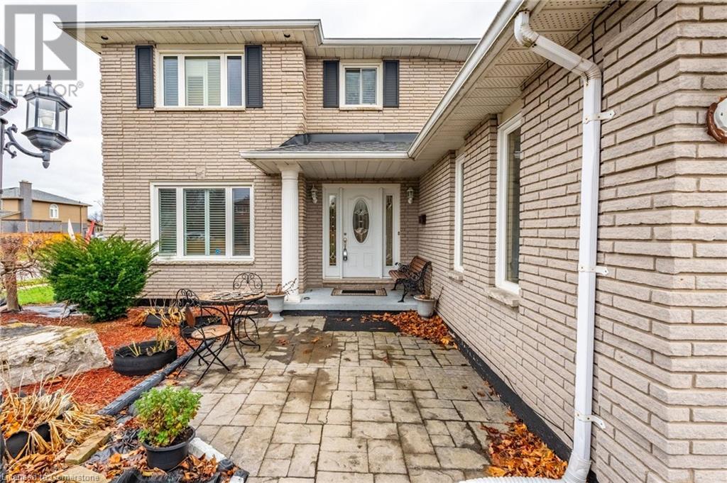 7 Grandoaks DriveHamilton, Ontario  L8V 5A9 - Photo 3 - 40685065