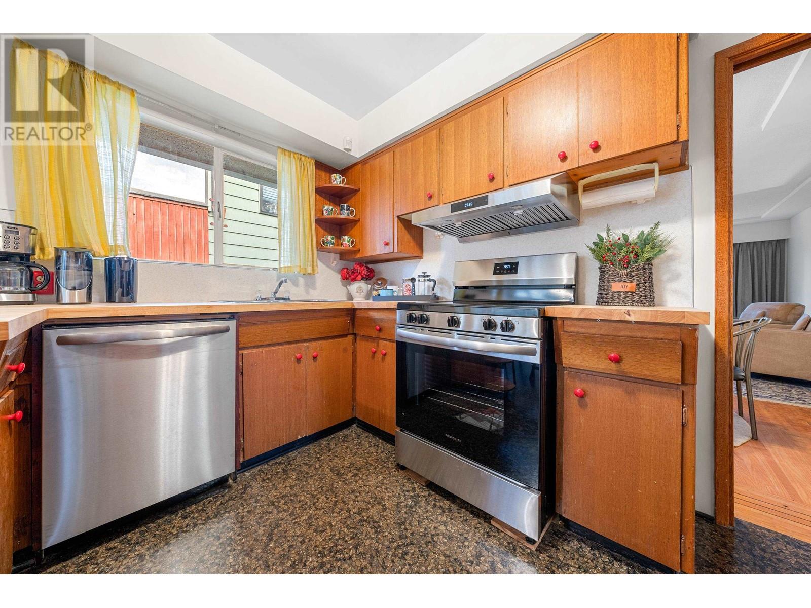 6987 Tyne Street, Vancouver, British Columbia  V5S 3M4 - Photo 13 - R2950067