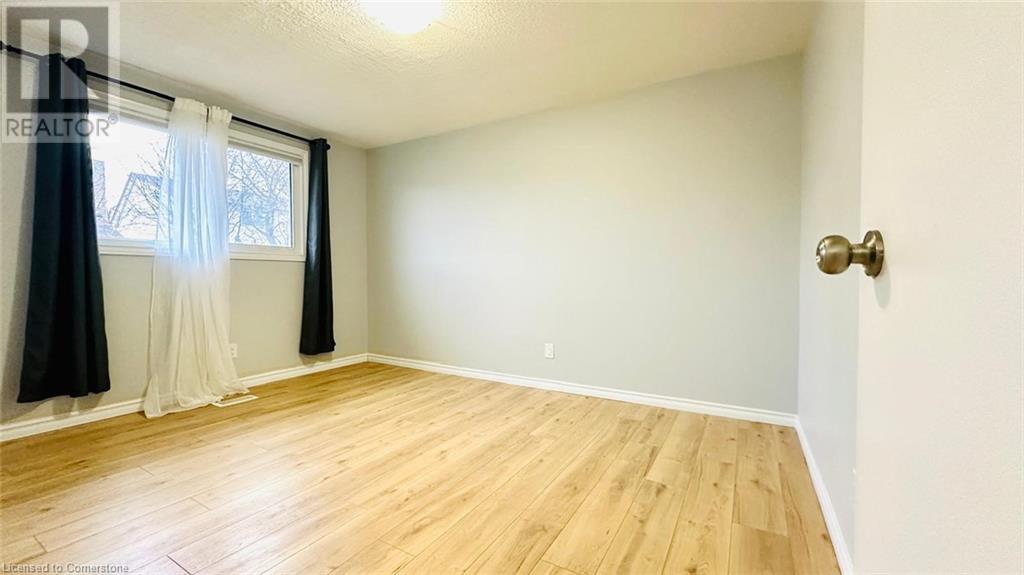 111 Scenic Wood Crescent, Kitchener, Ontario  N2A 3N4 - Photo 12 - 40684804