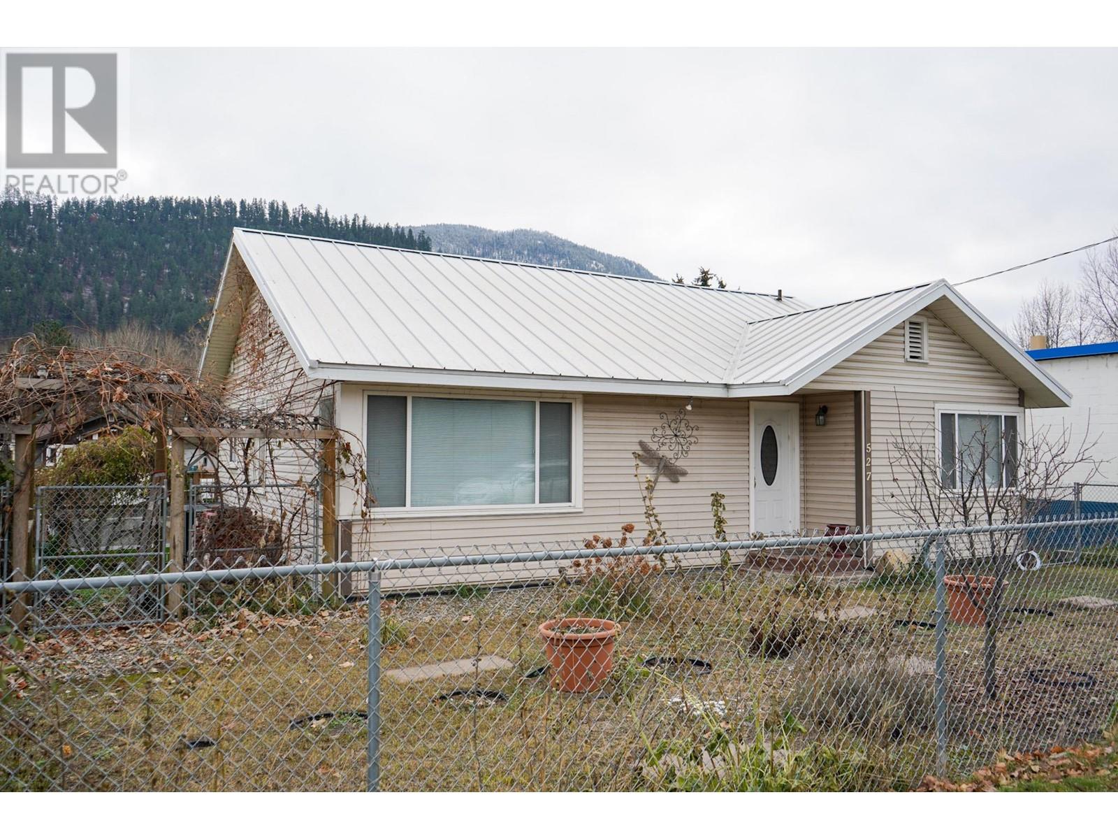 527 SHUSWAP Avenue, chase, British Columbia V0E1M0