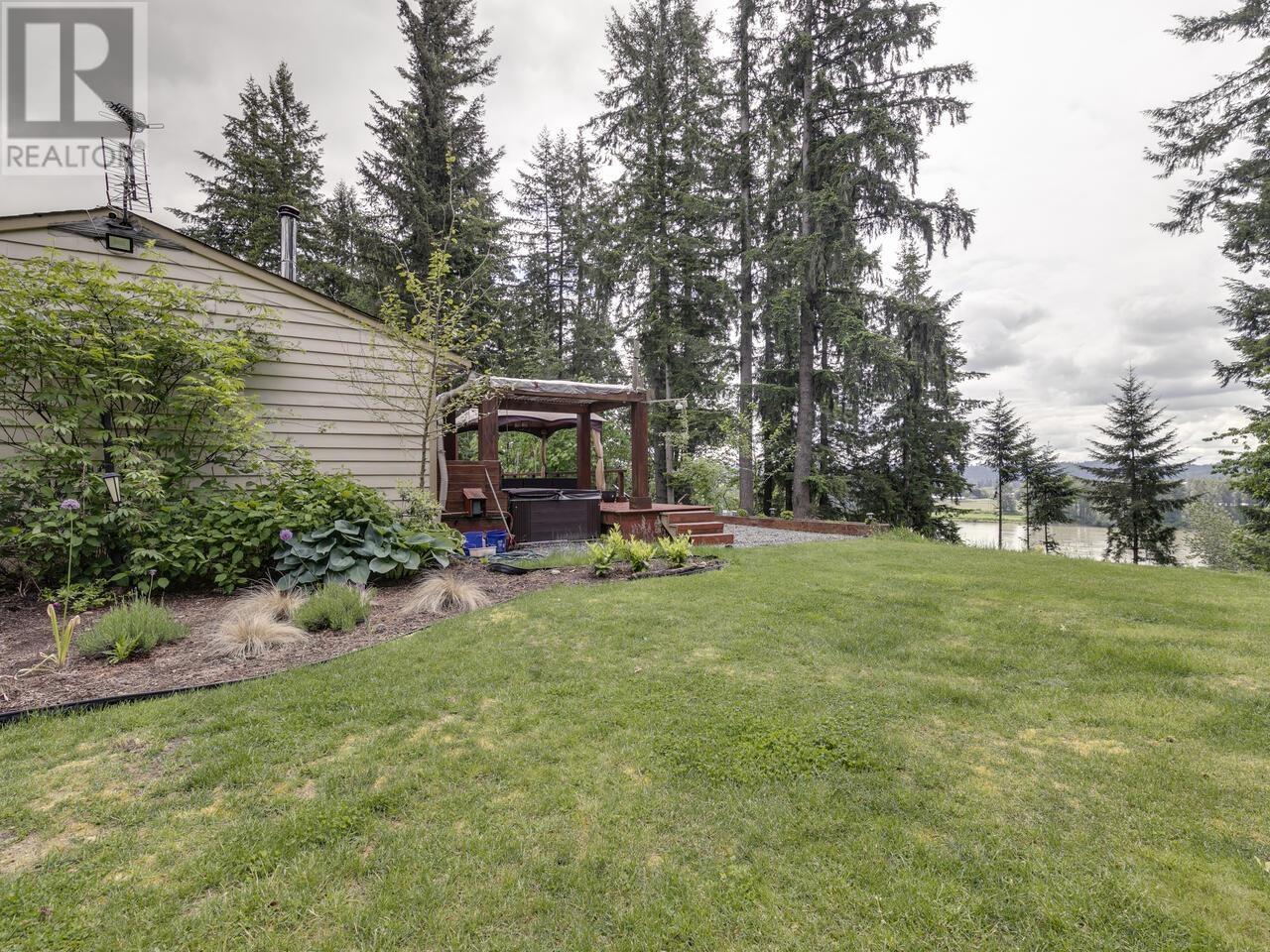 26521 Lougheed Highway, Maple Ridge, British Columbia  V2W 1K2 - Photo 3 - R2949076