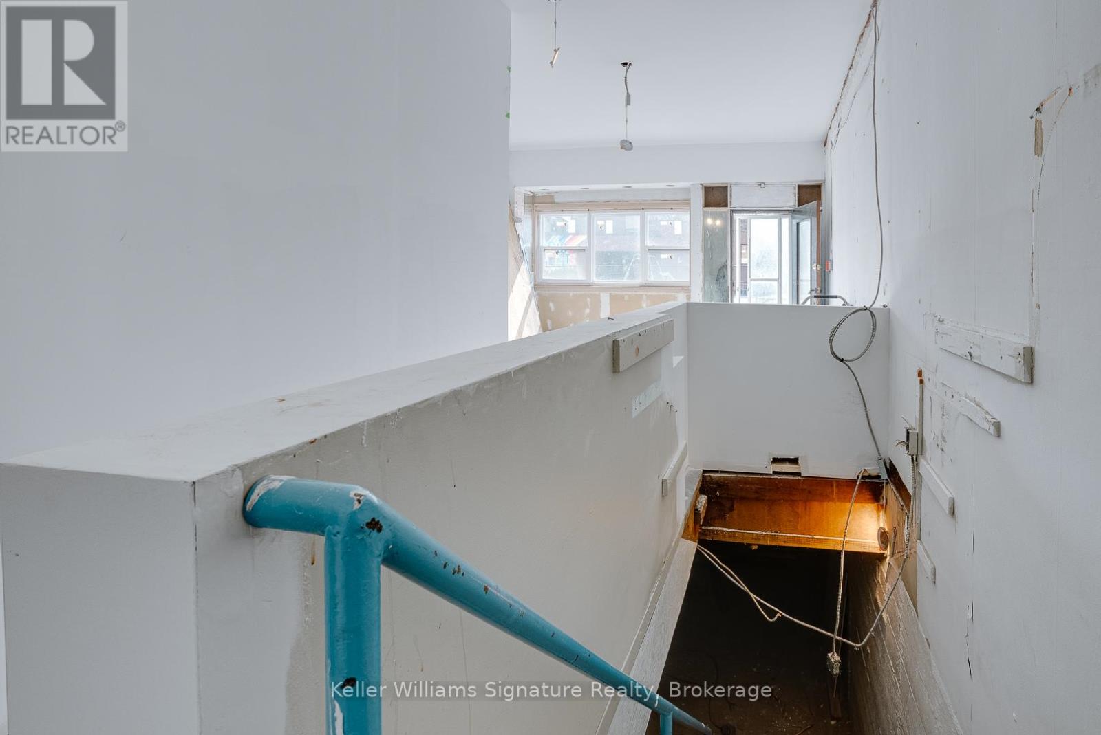 Comm2 - 909 Main Street E, Hamilton (Stipley), Ontario  L8M 1M6 - Photo 4 - X9253654