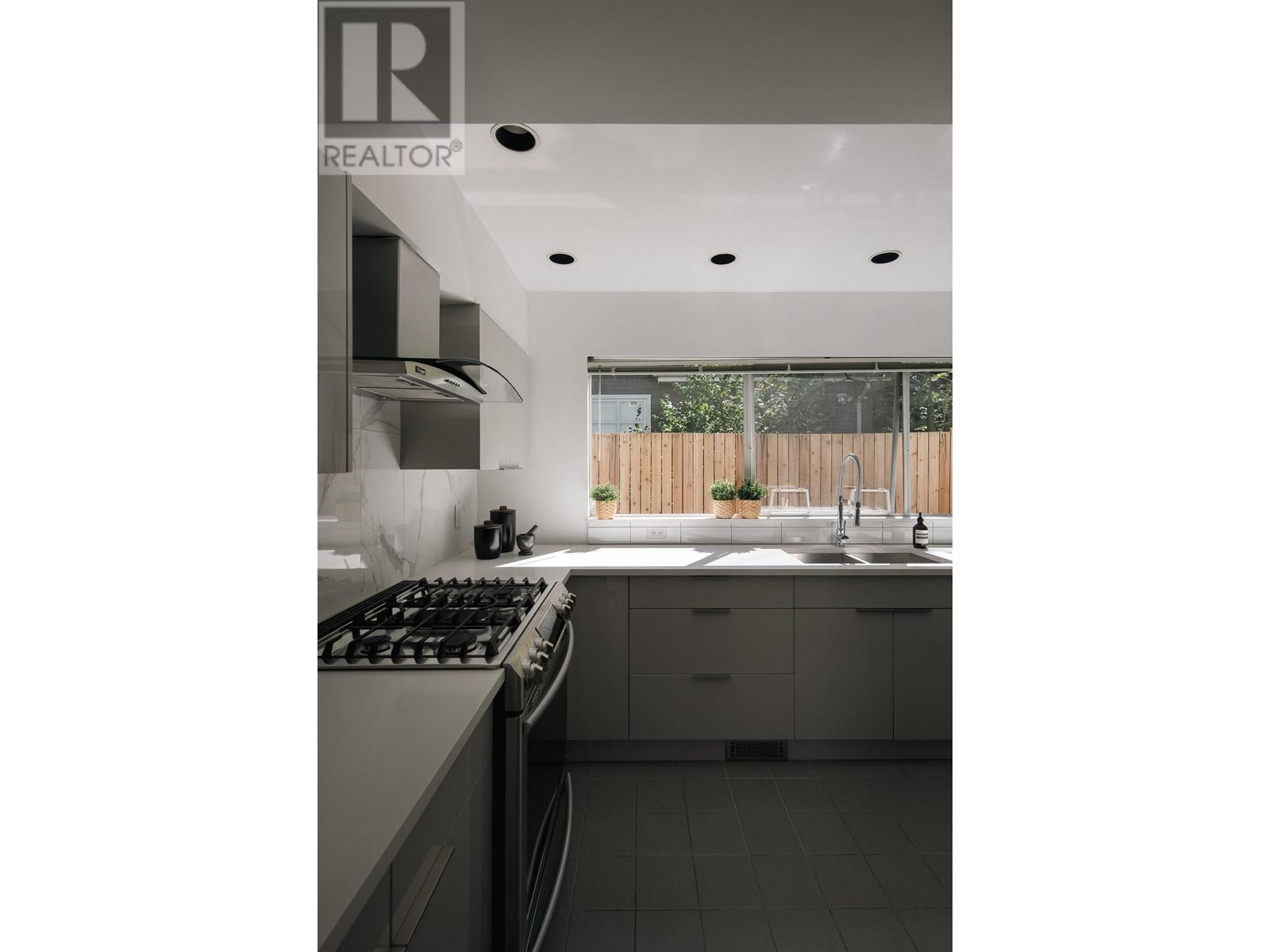 Listing Picture 19 of 40 : 3651 W 48TH STREET, Vancouver / 溫哥華 - 魯藝地產 Yvonne Lu Group - MLS Medallion Club Member