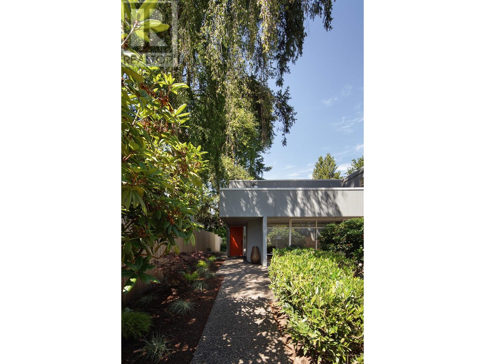 Listing Picture 3 of 40 : 3651 W 48TH STREET, Vancouver / 溫哥華 - 魯藝地產 Yvonne Lu Group - MLS Medallion Club Member