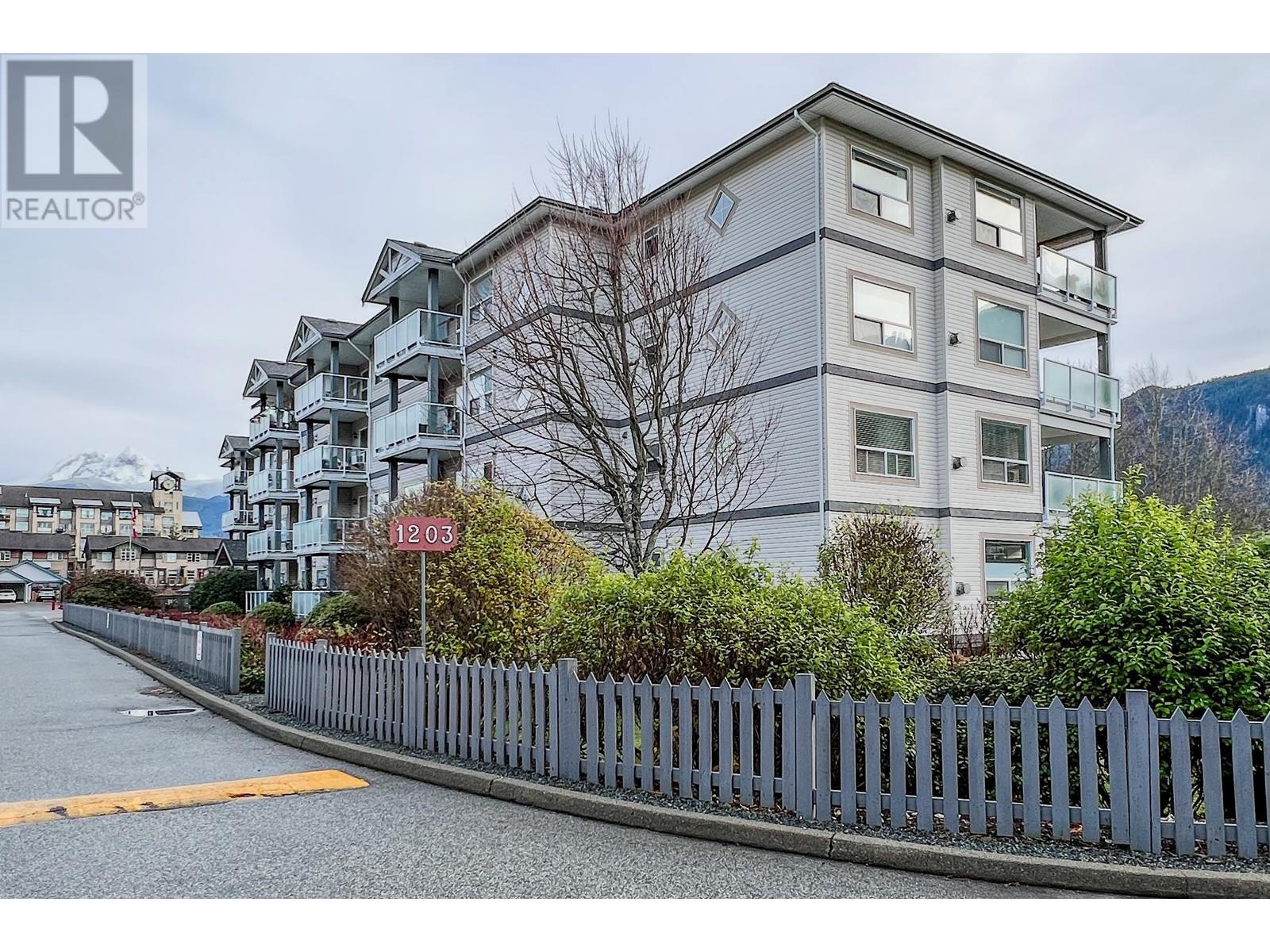 201 1203 Pemberton Avenue, Squamish, British Columbia  V0N 3G0 - Photo 1 - R2949256