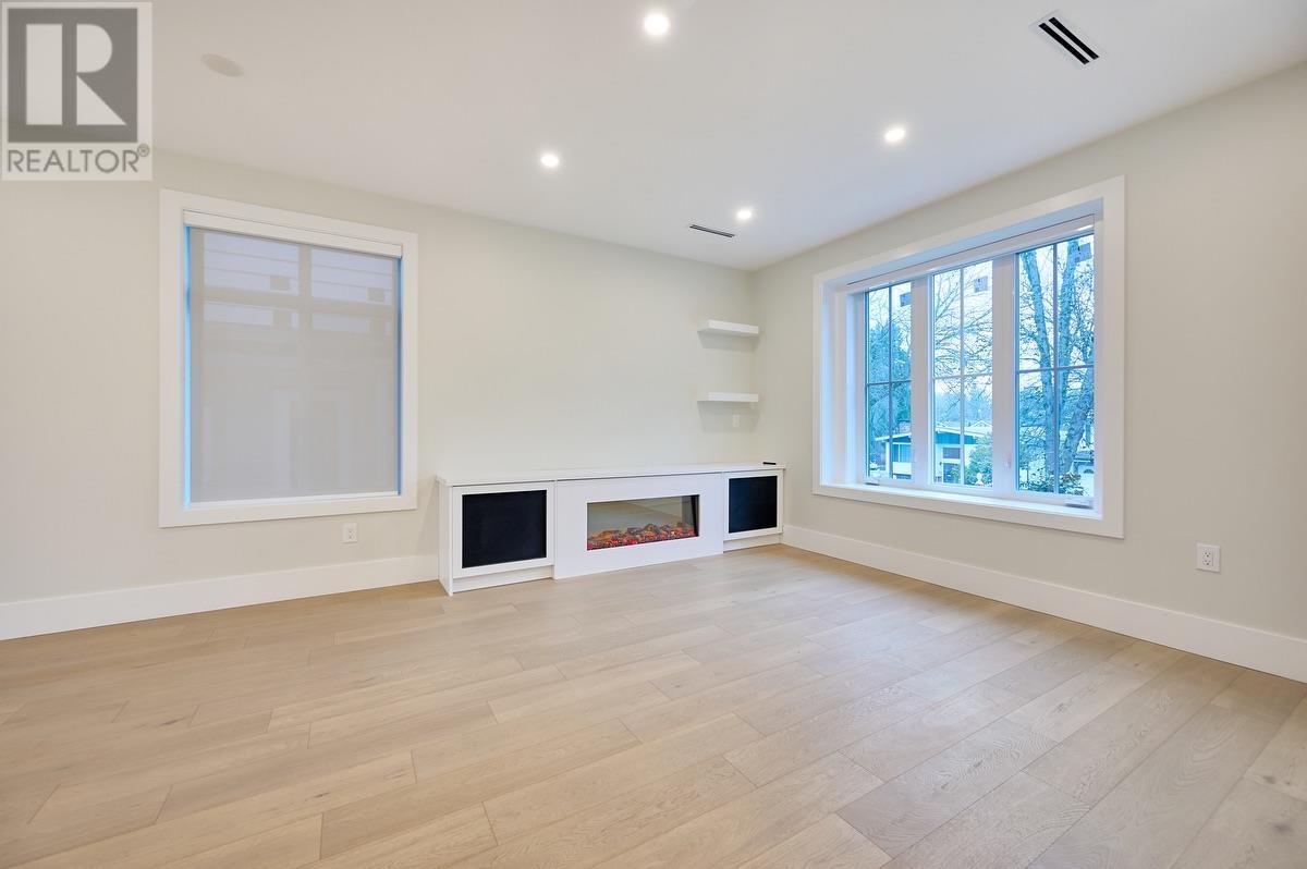 Listing Picture 3 of 28 : 4115 ELGIN STREET, Vancouver / 溫哥華 - 魯藝地產 Yvonne Lu Group - MLS Medallion Club Member