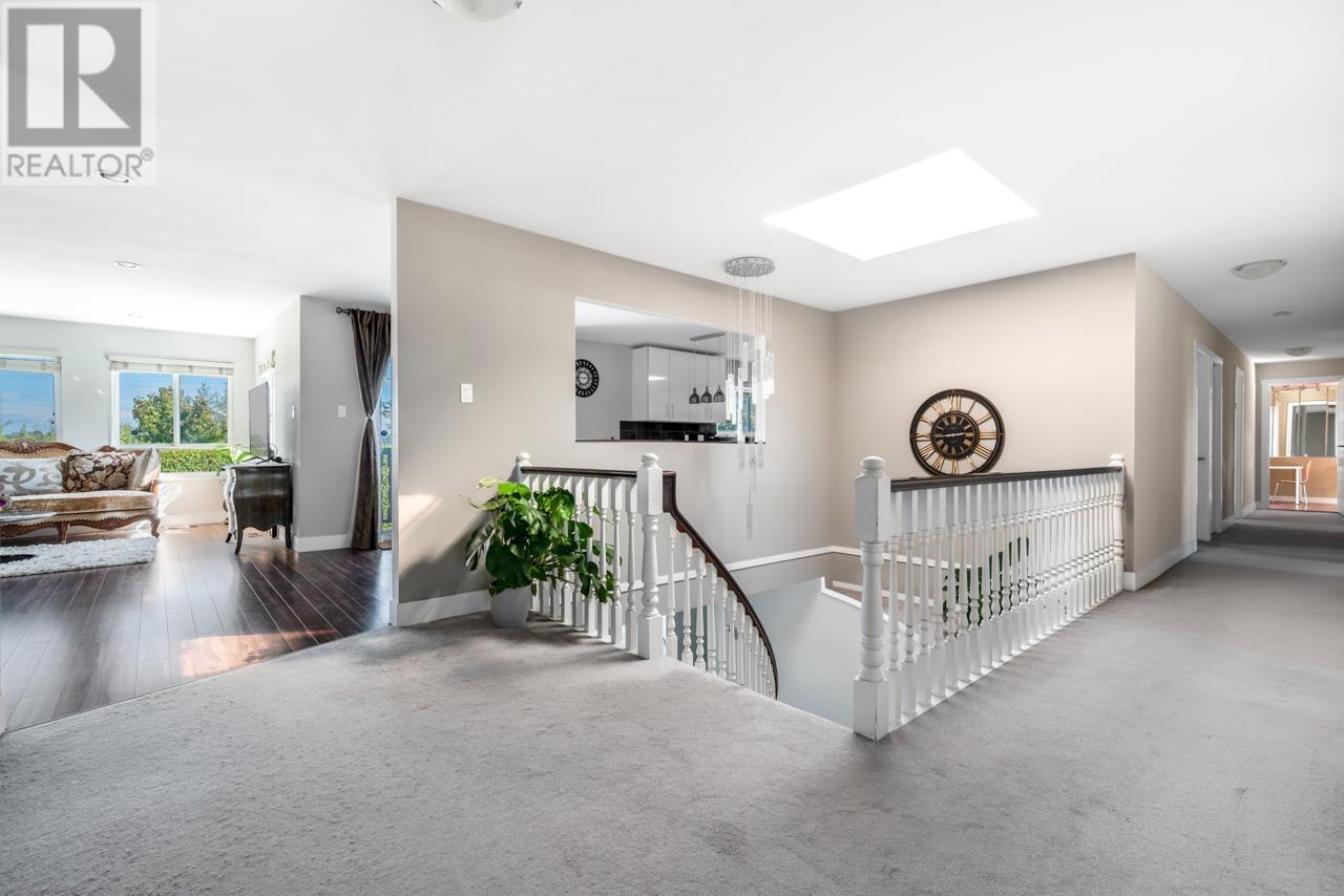 Listing Picture 4 of 21 : 8711 NO. 5 ROAD, Richmond / 烈治文 - 魯藝地產 Yvonne Lu Group - MLS Medallion Club Member