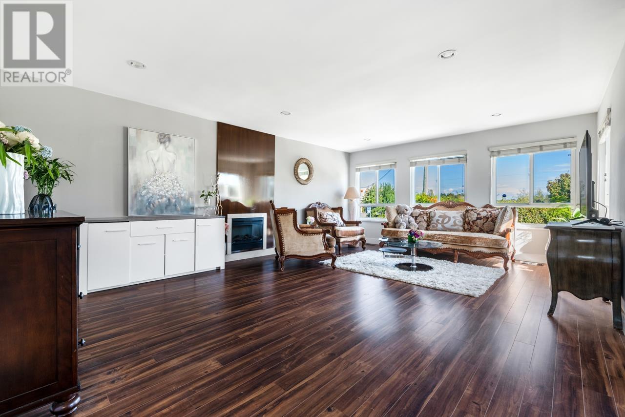 Listing Picture 6 of 21 : 8711 NO. 5 ROAD, Richmond / 烈治文 - 魯藝地產 Yvonne Lu Group - MLS Medallion Club Member