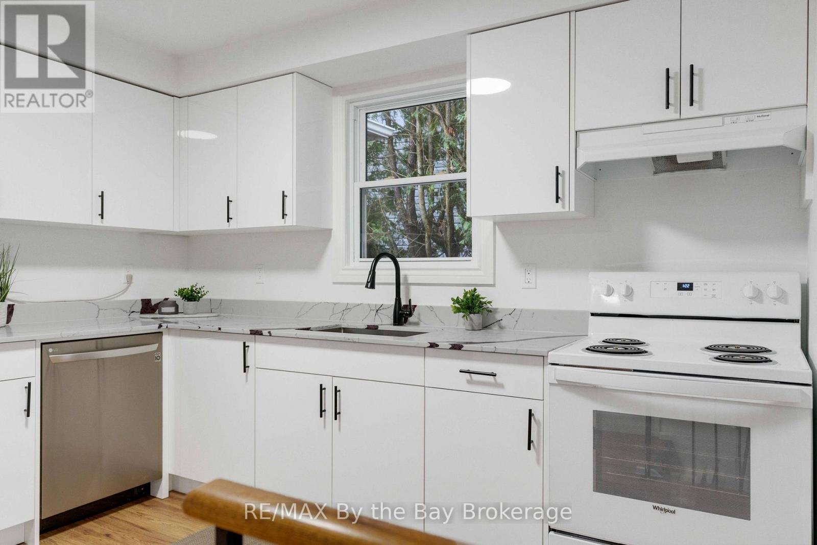 12 Hudson Crescent, Bradford West Gwillimbury, Ontario  L3Z 2J2 - Photo 10 - N11890991