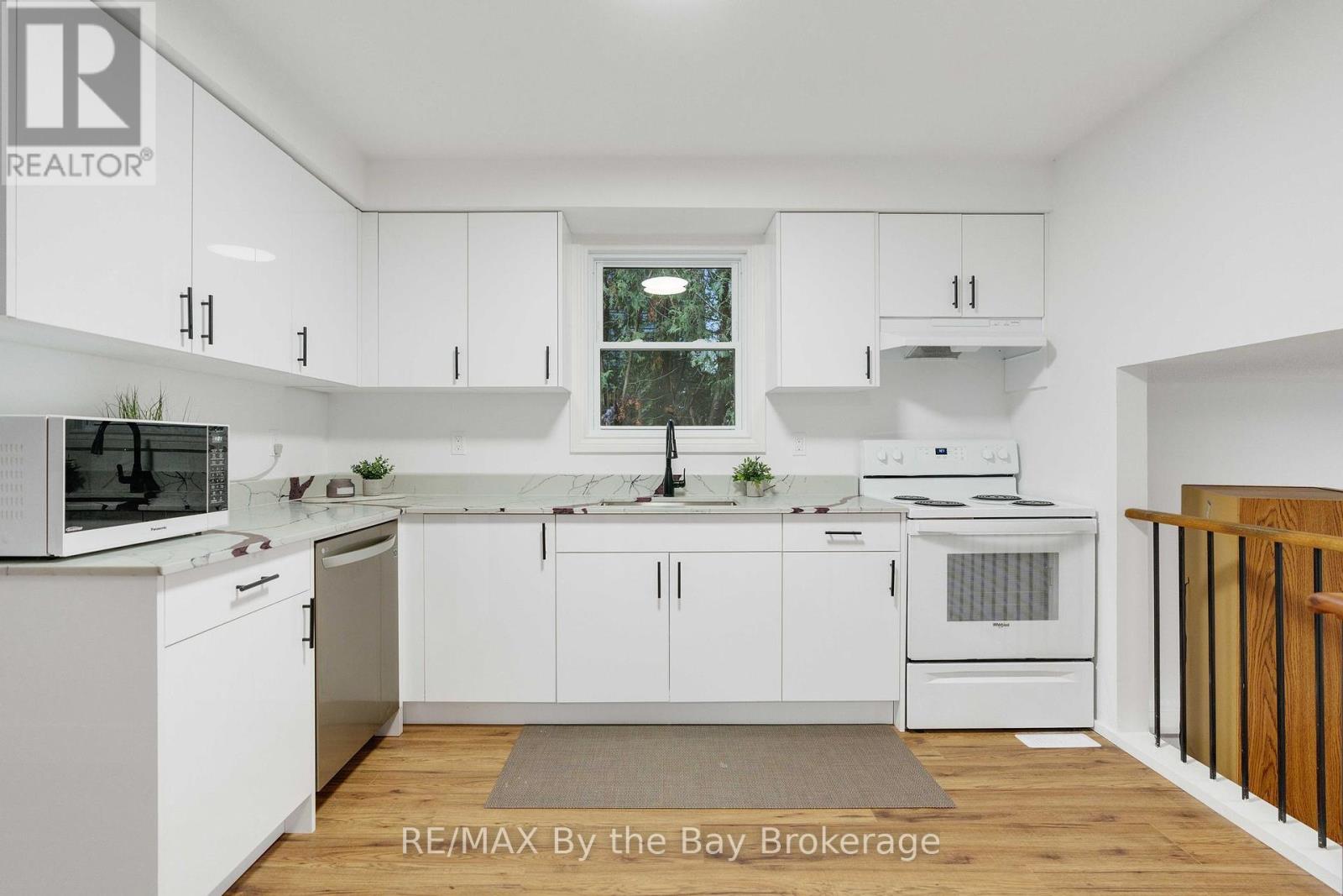 12 Hudson Crescent, Bradford West Gwillimbury, Ontario  L3Z 2J2 - Photo 11 - N11890991