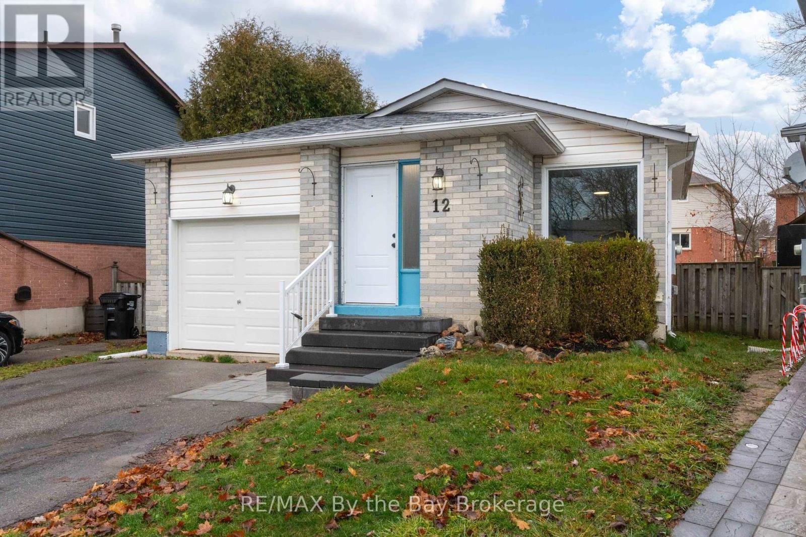 12 Hudson Crescent, Bradford West Gwillimbury, Ontario  L3Z 2J2 - Photo 2 - N11890991