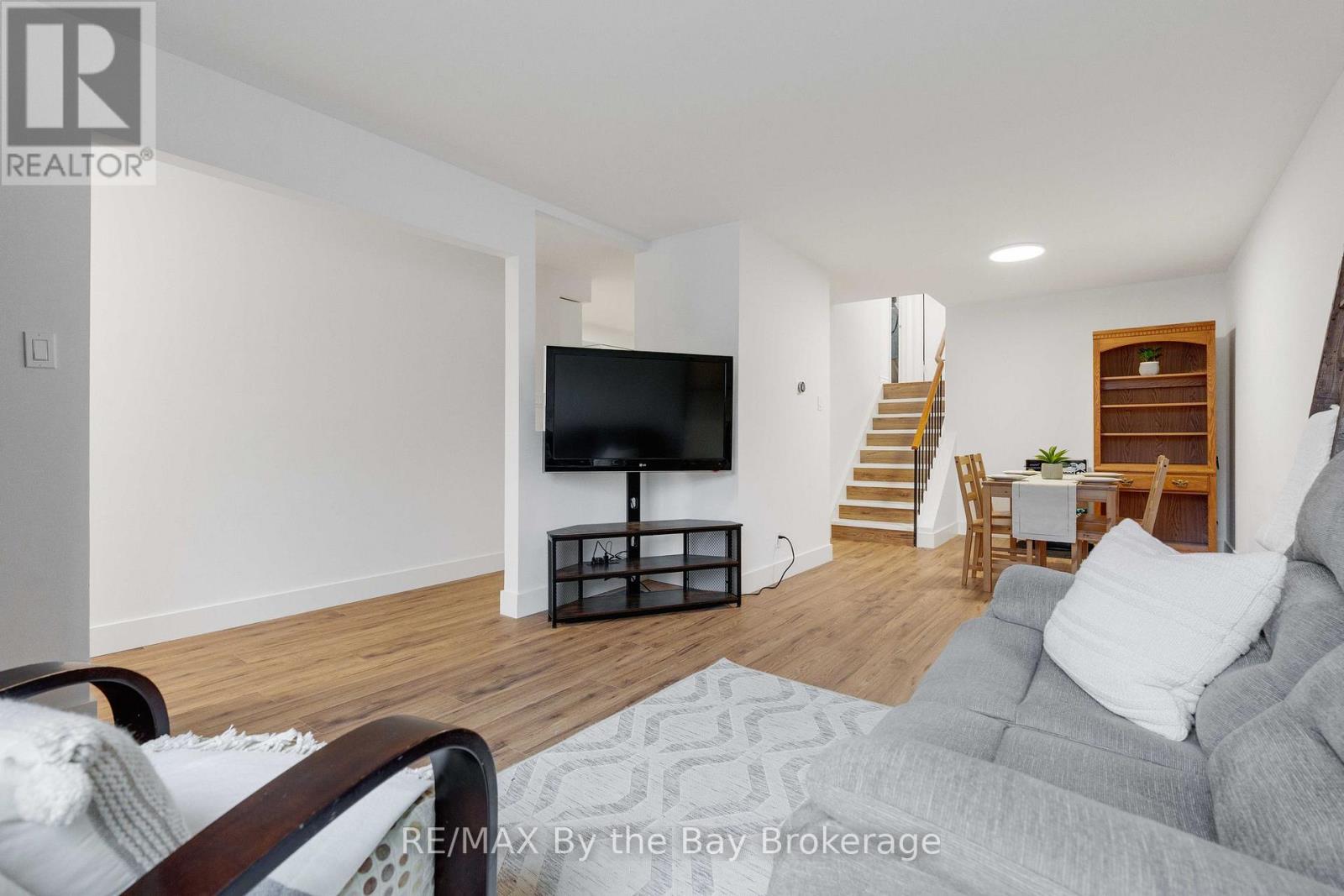 12 Hudson Crescent, Bradford West Gwillimbury, Ontario  L3Z 2J2 - Photo 4 - N11890991