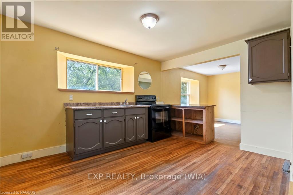 217 Highway 6, South Bruce Peninsula, Ontario  N0H 2T0 - Photo 14 - X10846225