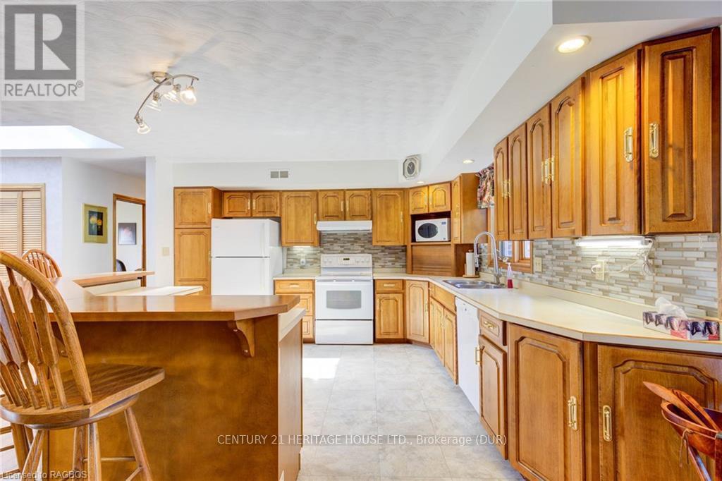 130 Elm Street W, West Grey, Ontario  N0G 1R0 - Photo 15 - X10846329