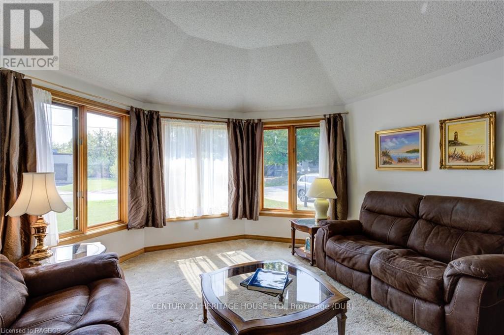 130 Elm Street W, West Grey, Ontario  N0G 1R0 - Photo 8 - X10846329