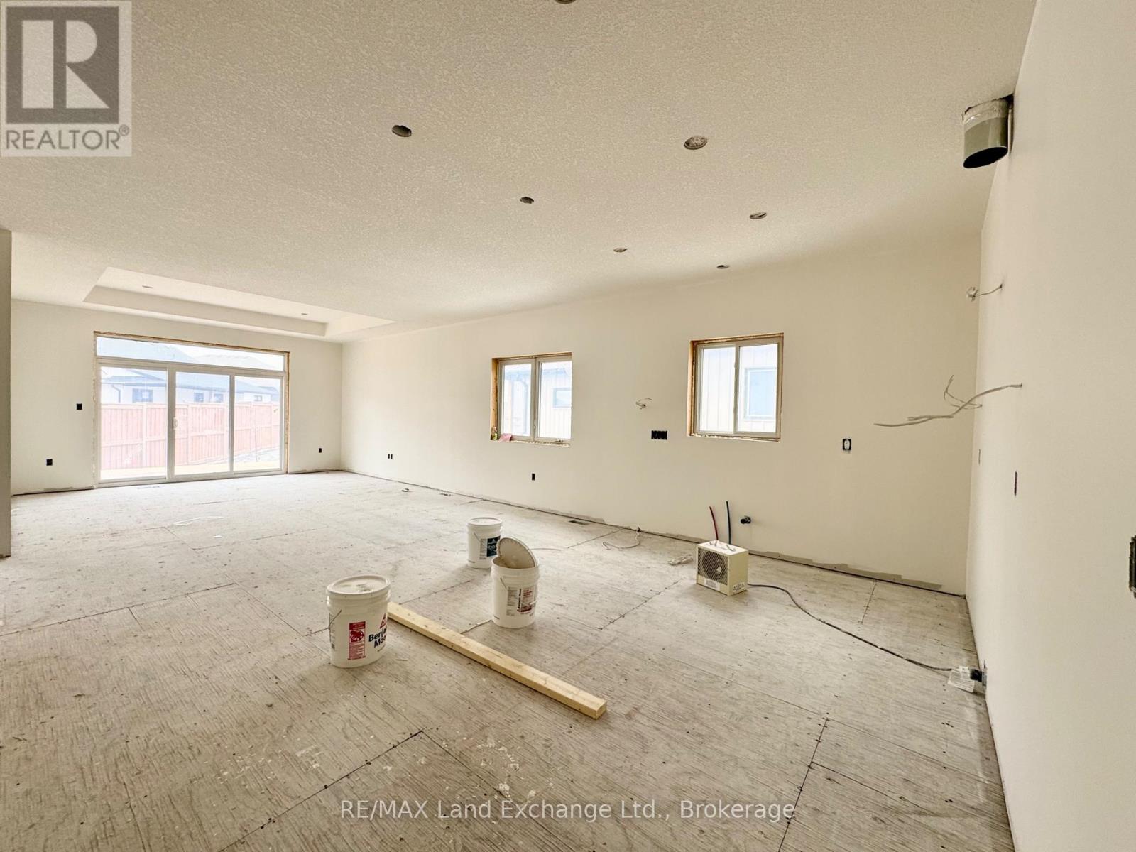 Property at 151 WESTLINKS DRIVE image 3