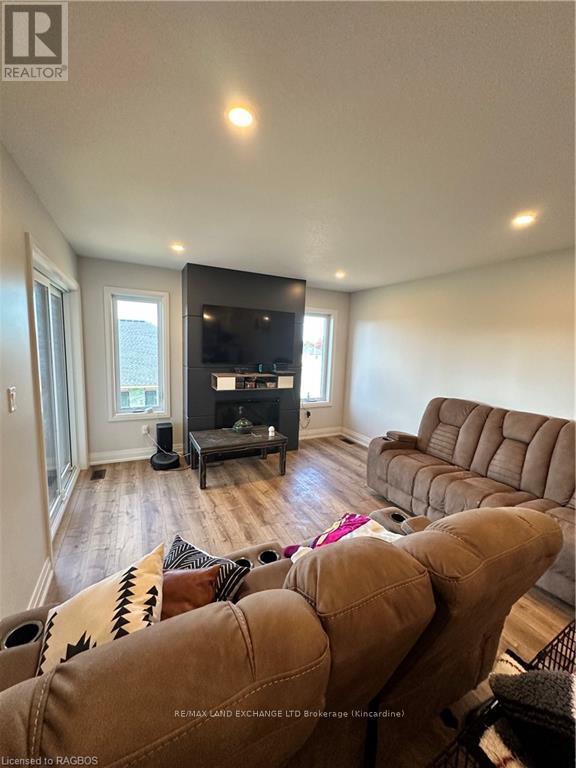 816 23rd Avenue, Hanover, Ontario  N4N 3B8 - Photo 8 - X10846794