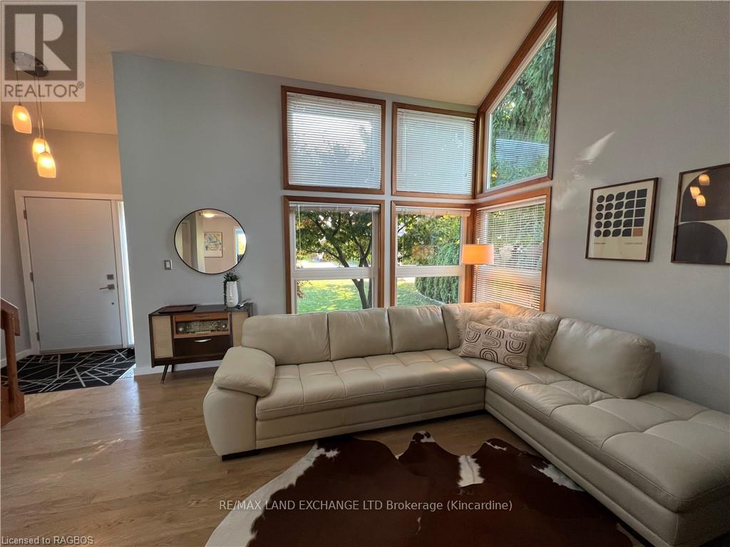 222 Penetangore Row, Kincardine, Ontario  N2Z 2P6 - Photo 3 - X10847092