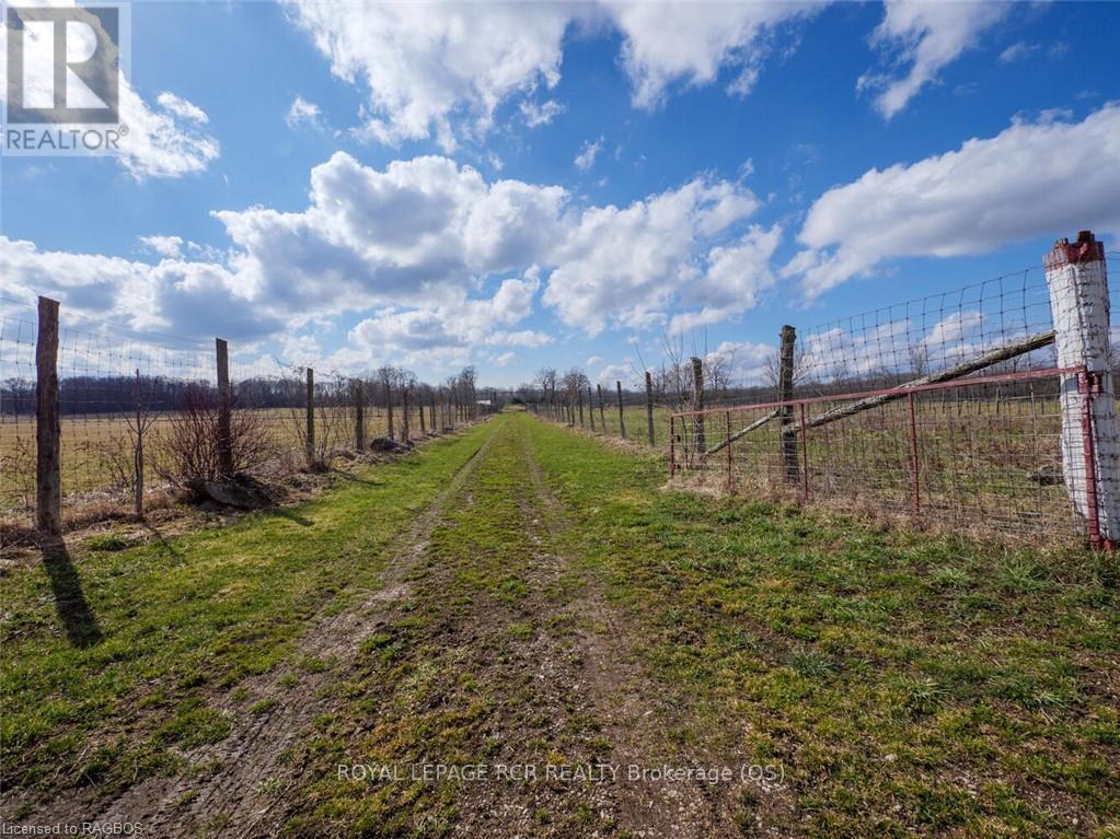258934 Gordon Sutherland Parkway, Georgian Bluffs, Ontario  N4K 5N4 - Photo 12 - X10847660