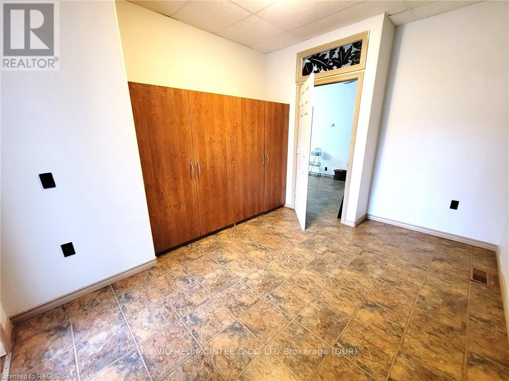 215 Garafraxa Street N, West Grey (Durham), Ontario  N0G 1R0 - Photo 8 - X10848959