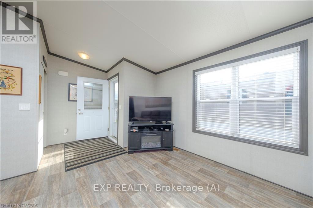 112 Meadowview Lane, North Perth, Ontario  N4W 3G8 - Photo 4 - X11822823