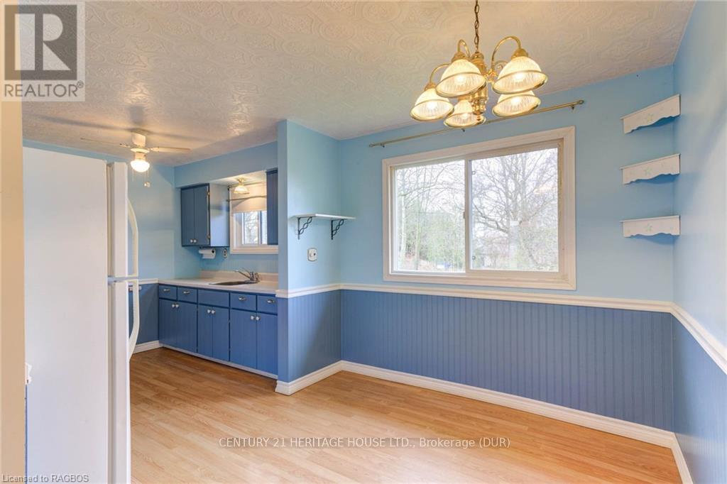 250 Queen St N, West Grey, Ontario  N0G 1R0 - Photo 11 - X11822913