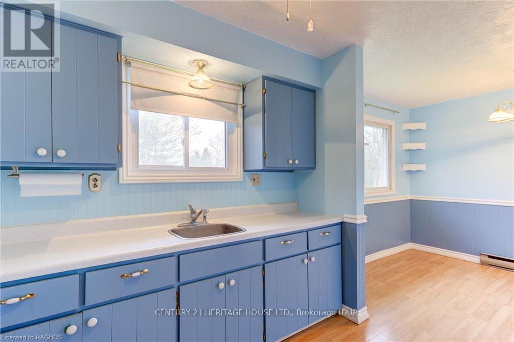 250 Queen St N, West Grey, Ontario  N0G 1R0 - Photo 15 - X11822913