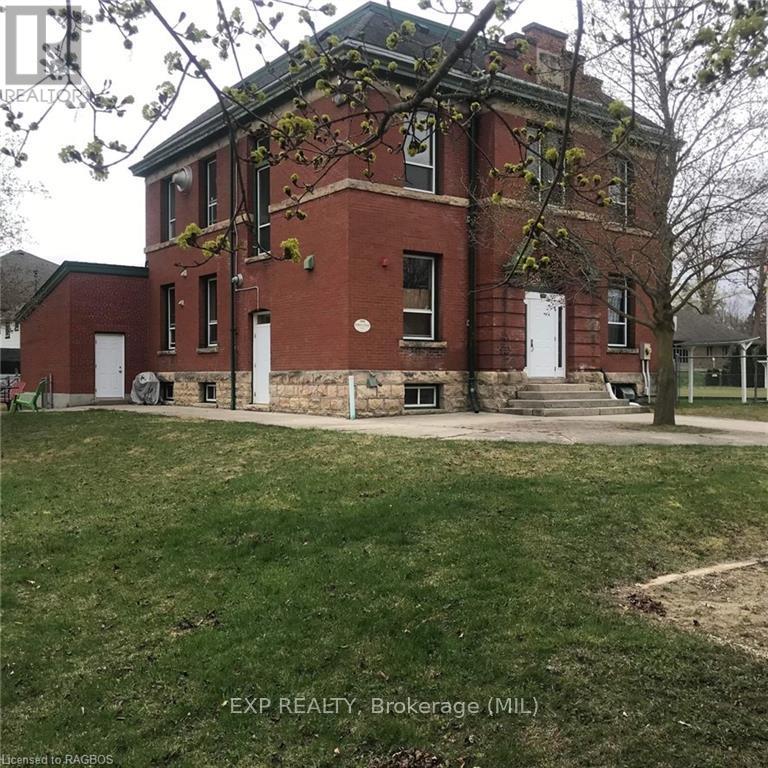 215 Jane Street, Brockton, Ontario  N0G 2V0 - Photo 2 - X11823047