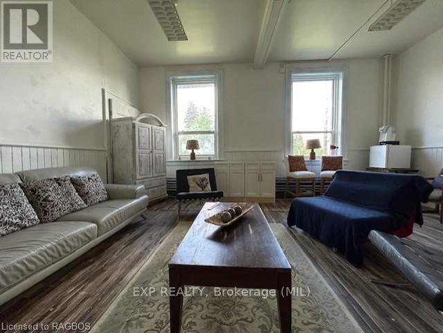 215 Jane Street, Brockton, Ontario  N0G 2V0 - Photo 7 - X11823047