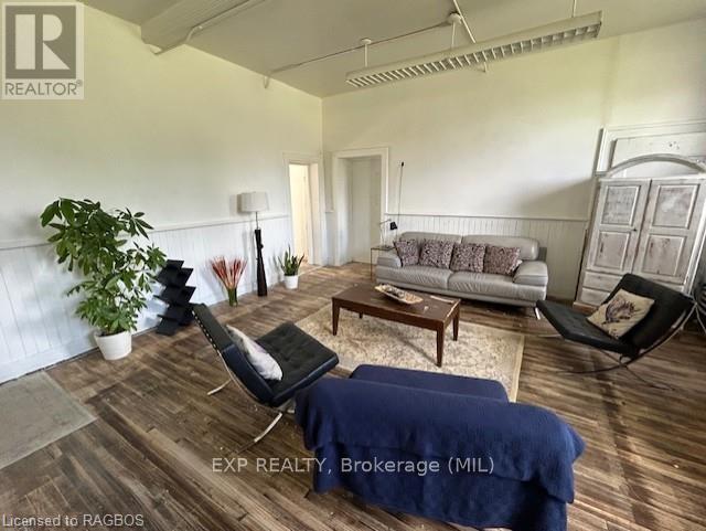 215 Jane Street, Brockton, Ontario  N0G 2V0 - Photo 8 - X11823047