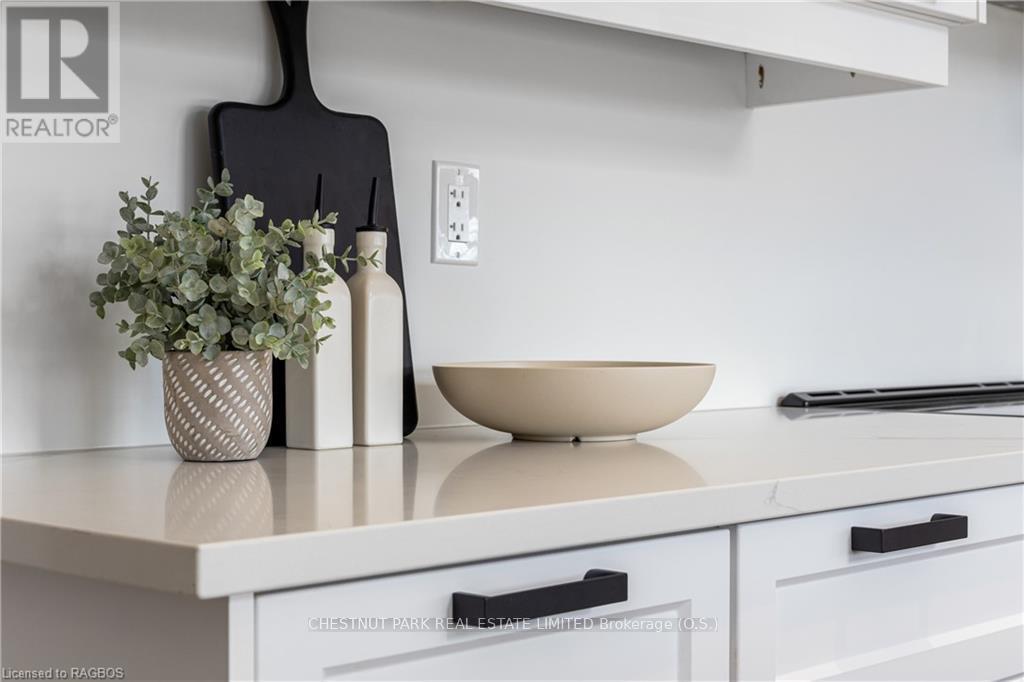 107 Laurens Lane, Georgian Bluffs, Ontario  N0H 1S0 - Photo 10 - X11879933