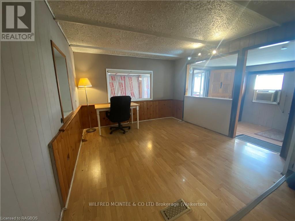 23 Bluejay Court, Brockton, Ontario  N0G 2V0 - Photo 10 - X11880002