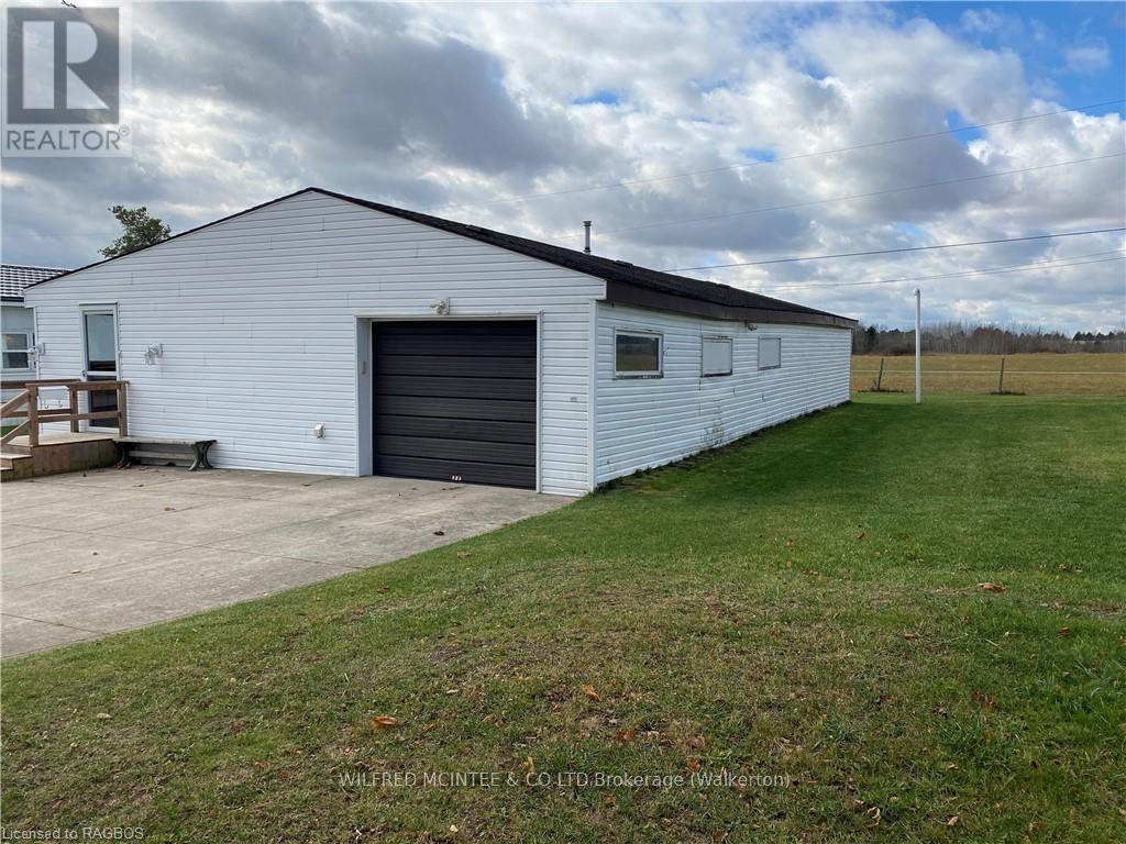 23 Bluejay Court, Brockton, Ontario  N0G 2V0 - Photo 4 - X11880002