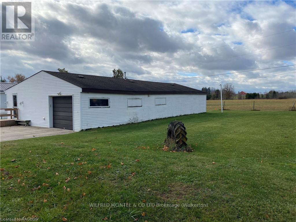 23 Bluejay Court, Brockton, Ontario  N0G 2V0 - Photo 5 - X11880002