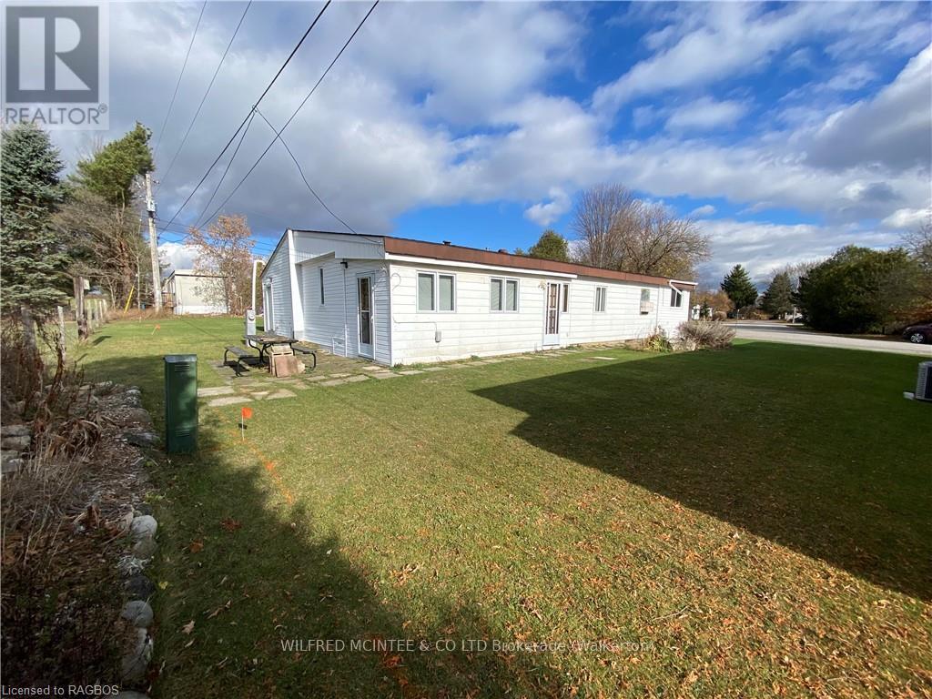 23 Bluejay Court, Brockton, Ontario  N0G 2V0 - Photo 7 - X11880002