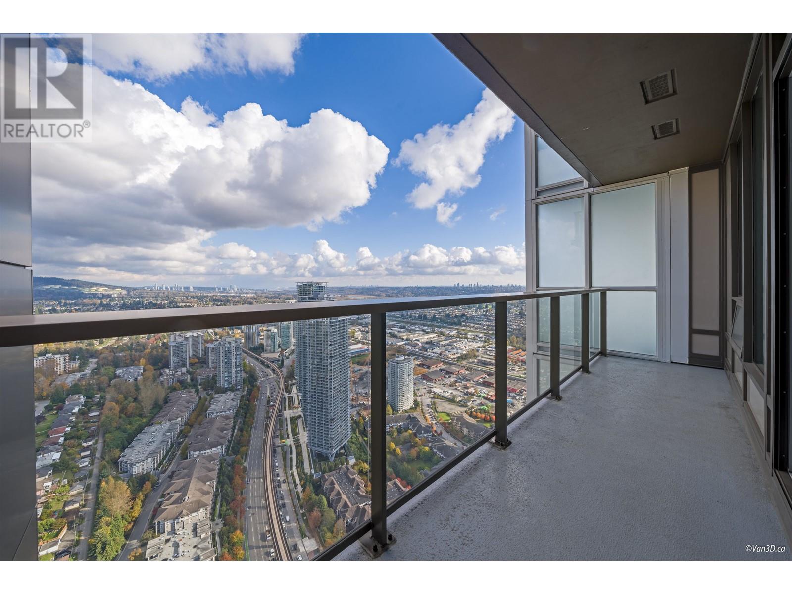 Listing Picture 2 of 25 : 4901 4650 BRENTWOOD BOULEVARD, Burnaby / 本拿比 - 魯藝地產 Yvonne Lu Group - MLS Medallion Club Member