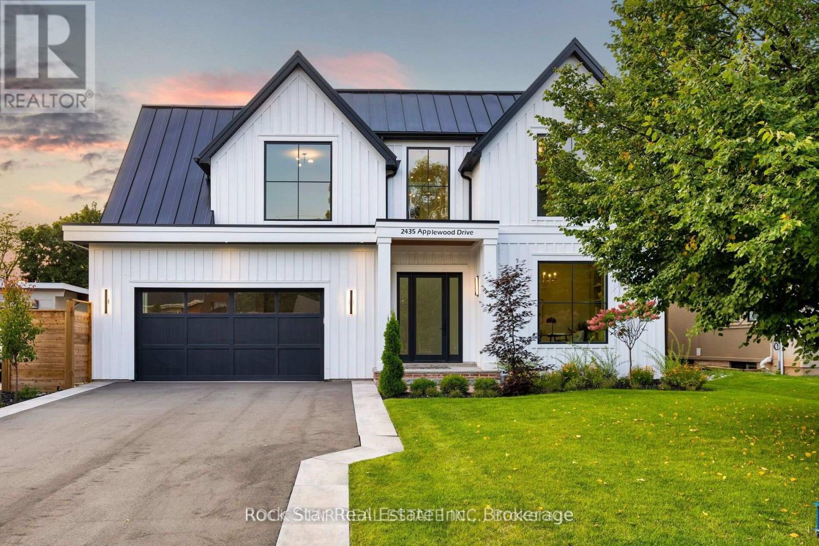 2435 APPLEWOOD DRIVE, oakville (bronte west), Ontario