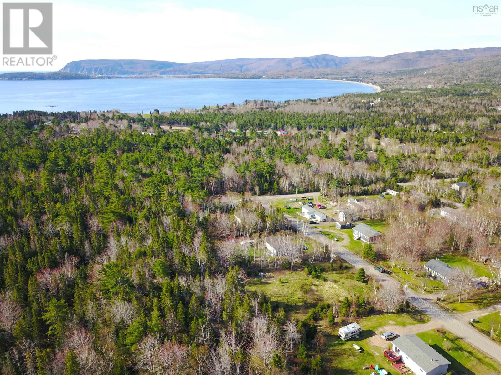 53 Maplewood Drive, Ingonish, Nova Scotia  B0C 1K0 - Photo 4 - 202427981