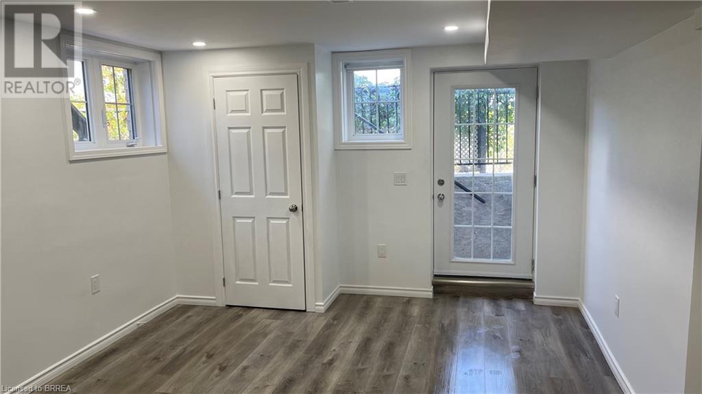 20 DAVIDSON Court Unit# Lower, Brantford, Ontario