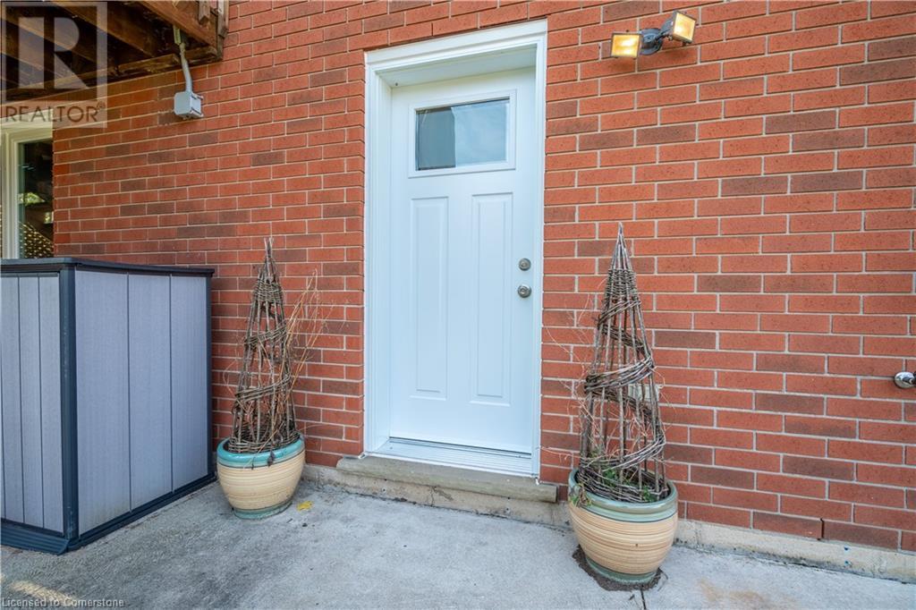 102 Donnici Drive Unit# 2Hamilton, Ontario  L9B 2K3 - Photo 4 - 40684933