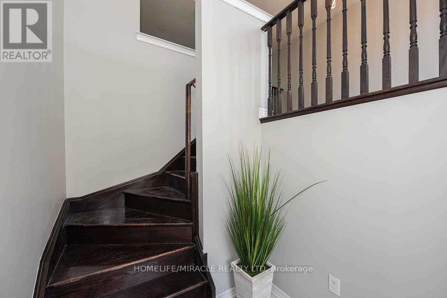 1305 Granrock Crescent, Mississauga, Ontario  L5V 0E1 - Photo 15 - W11888635