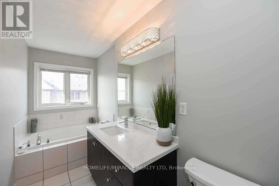 1305 Granrock Crescent, Mississauga, Ontario  L5V 0E1 - Photo 21 - W11888635