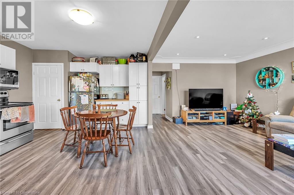 465 East 36th Street, Hamilton, Ontario  L8V 4A4 - Photo 4 - 40685040